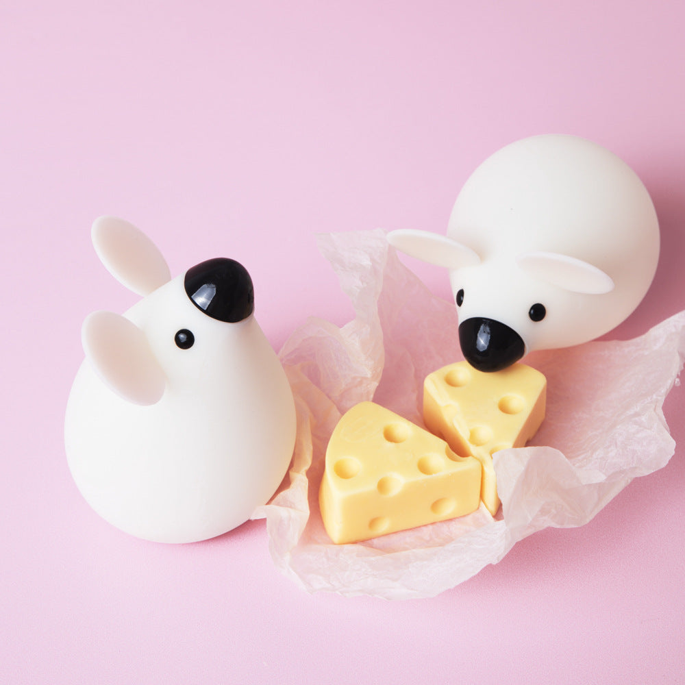 Creative night light for waking up and feeding milk, a magic tool for waking up and feeding milk, an emotional and cute creative little night light, a soft light eye-protecting sleep light
