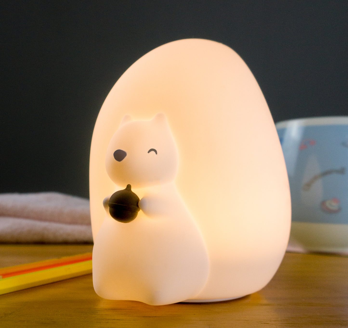 Cute Squirrel Night Light for Kids with 7 Color Changing Mode USB-C Rechargeable LED Night Light & Remote Control Night Light for Baby Nursery